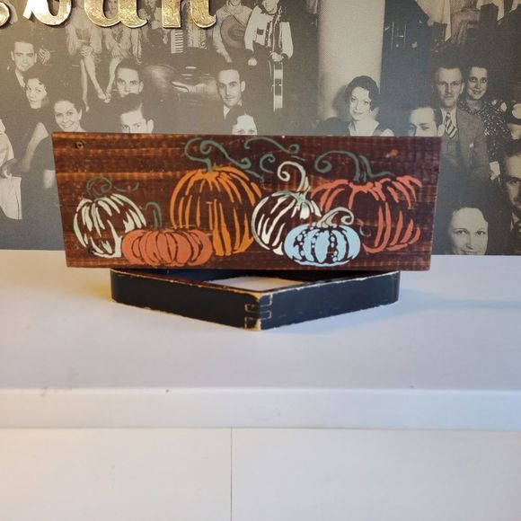 Rustic Pumpkins painted on reclaimed wood - Picture 10 of 16